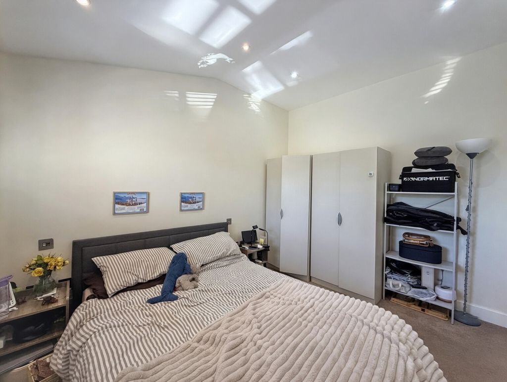Bedroom- click for photo gallery